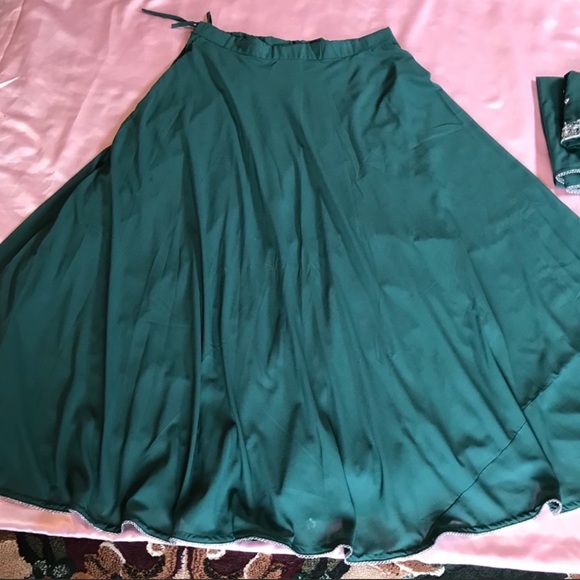 Sari palace 3 peaces skirt and top and scarf - Picture 3 of 8